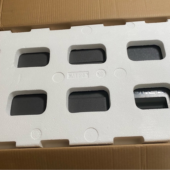 Hybrid Battery Powered Iceless Cooler
RYOBIONE+ 18V 24 Qt.Hybrid Battery Powered - Picture 13 of 15